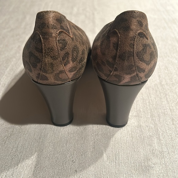 Taryn Rose Dark Leopard Nappa Silk Daffodil Heels - Picture 3 of 6